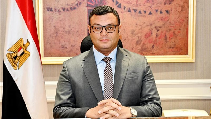 وزير الإسكان يجرى