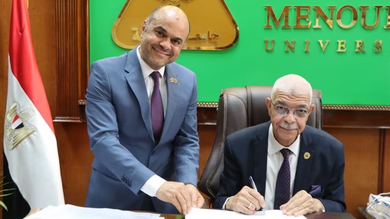 رئيس الجامعة أثناء
