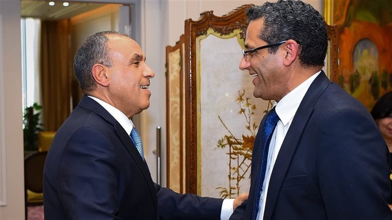 وزير الخارجية ونقيب