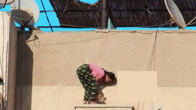 فتاة مباراة المريخ