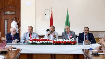 محافظ الشرقية يستجيب لمطالب أهالي أبو حماد.. ويوجه بحلول عاجلة لمشاكلهم