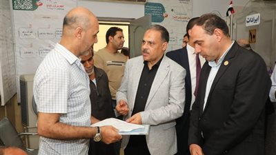 محافظ الشرقية يُتابع سير إجراءات العمل بالمركز التكنولوجي لخدمة المواطنين بمنيا القمح