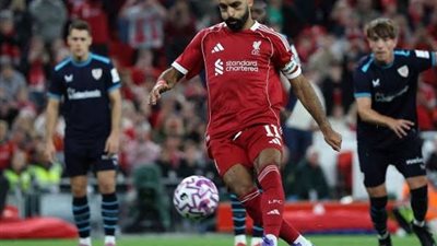 مدينه العالمين .. تزين بوستر  للاعبي ليفربول في افتتاح البريميرليج