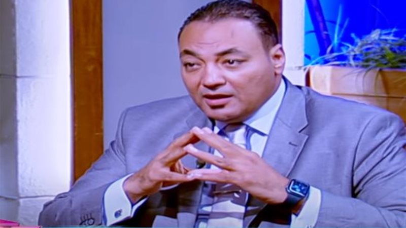 الكاتب الصحفي عادل