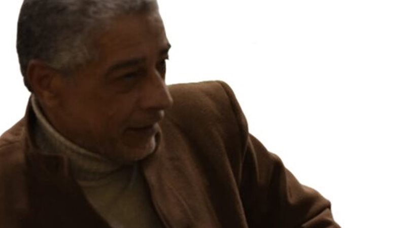 الكاتب الصحفي عاطف
