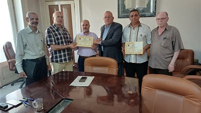 نقابة العاملين بالسكة الحديد تكرم صبحي جورجي بطل فيديو الراكب أبو شورت (صور)