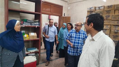 وكيل صحة أسيوط يتفقد مخازن الأدوية وإدارة الصيدلة بزيارة مفاجئة