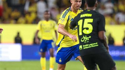 النصر يتفوق على الاتحاد بعشرة لاعبين.. ويعبر لنهائي السوبر السعودي