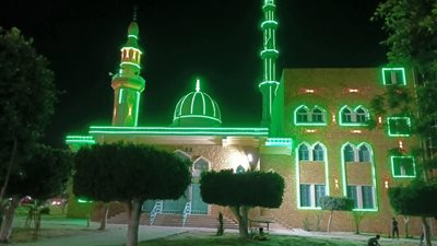 أبو بكر الصديق.. أشهر مساجد شمال سيناء بأنواره الخضراء.. وشاهد على خواطر الشعراوي