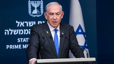 نتنياهو يتمسك بالشروط الخمسة لإنهاء الحرب.. والاحتلال يترك حاويات متفجرات سائلة بغزة