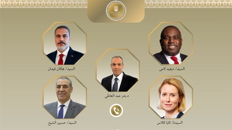 وزير الخارجية مع