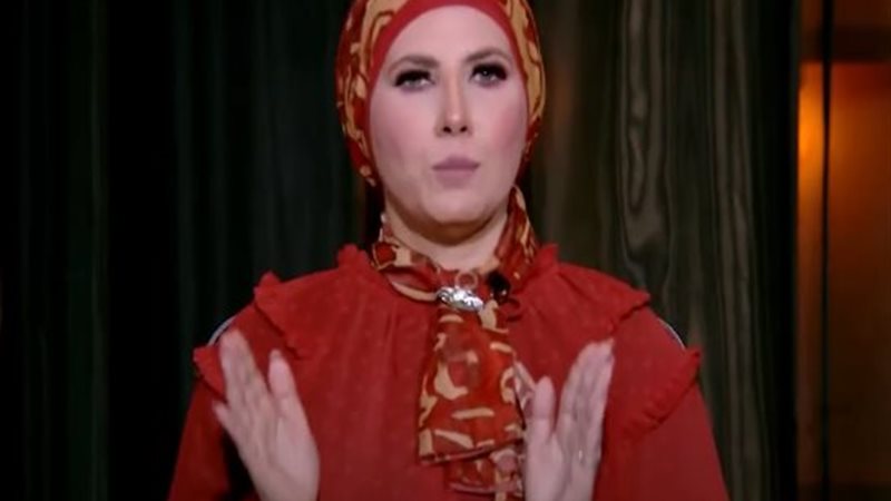 الإعلامية نيفين منصور