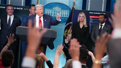 حلفاء ترامب يوسعون التحقيق مع أعدائهم السياسيين رغم تعهداتهم: 