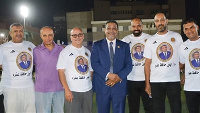 لمسة وفاء في ختام دورة كرة القدم بالغربية.. أيمن حافظ عفرة يهدي والد شهيد الثانوية عمرتين