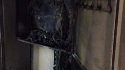 دون خسائر.. حريق محدود بلوحة تكييف مركزي بمبنى المدرجات في جامعة سوهاج