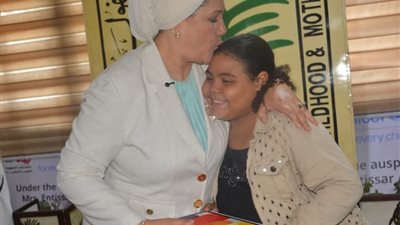 بسبب كيس شيبسي.. القومي للطفولة والأمومة يكرم الطفلة هايدي ويمنحها لقب 