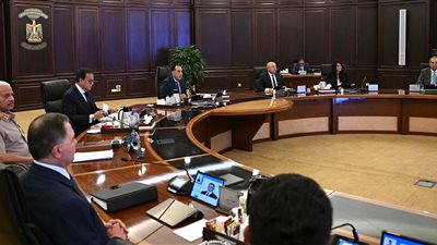 مجلس الوزراء يوافق على ترخيص سيارات «الميني فان» بالمدن الجديدة