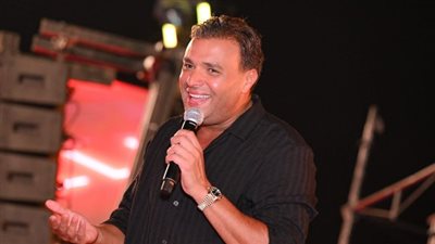 رامي صبري يشعل ليالي الساحل الشمالي بحفل كامل العدد.. إيه الحكاية؟