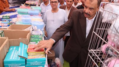 بأسعار مخفضة.. افتتاح سوق اليوم الواحد بمدينة البلينا جنوب سوهاج