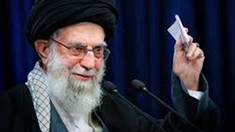 على خامنئي