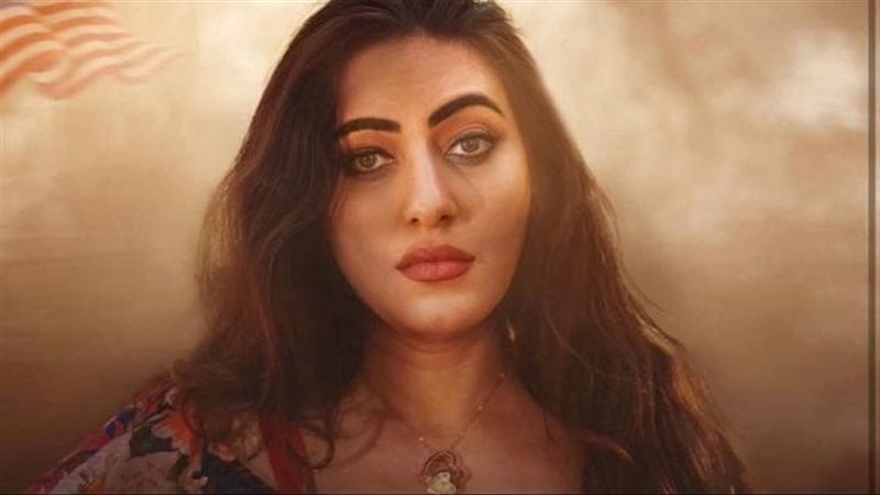 الفنانة والكاتبة
