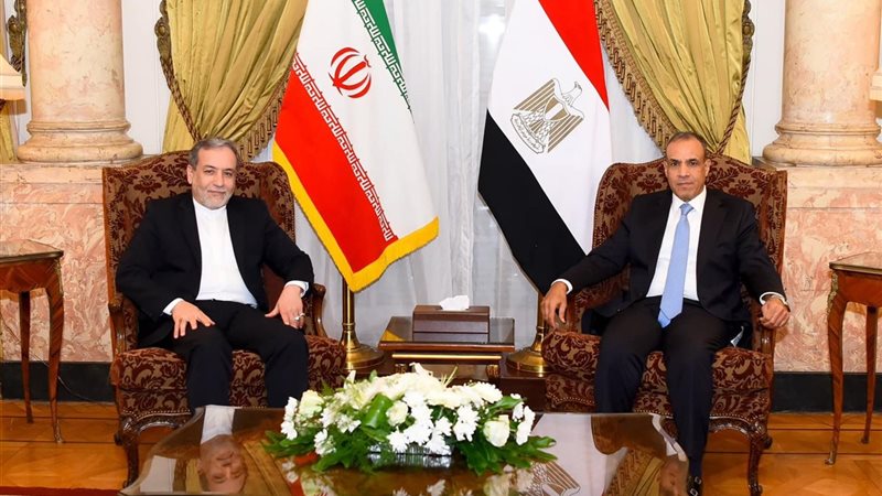 بدر عبدالعاطي وعباس