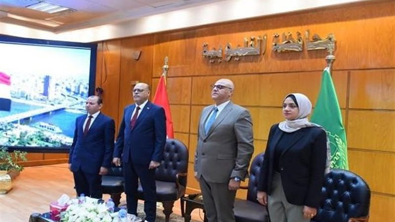 وزير العمل ومحافظ