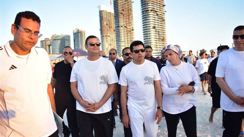 وزيرا الإسكان والشباب