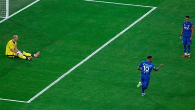 الهلال يستهل مشواره بدوري روشن بثنائية في شباك الرياض