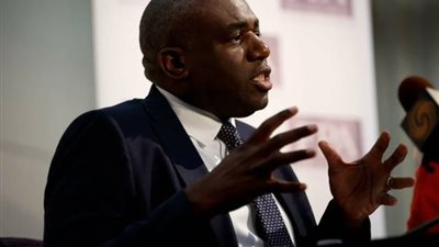 خارجية بريطانيا تصف الوضع في غزة بالمجاعة.. ويدعو الدول للتدخل