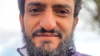 وائل غنيم يعلن حفظه عشرة أجزاء من القرآن الكريم ويشارك تجربته مع متابعيه