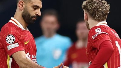 محمد صلاح يودع هارفي إليوت برسالة مؤثرة بعد انتقاله إلى أستون فيلا