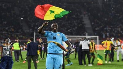 الحارس السنغالي يدعم قائمة منتخب بلاده ضد السودان في تصفيات كأس العالم