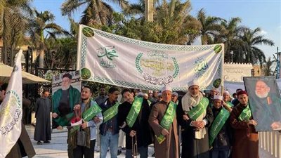الآلاف يشاركون في موكب الطرق الصوفية باتجاه مسجد الحسين احتفالا بالمولد النبوي