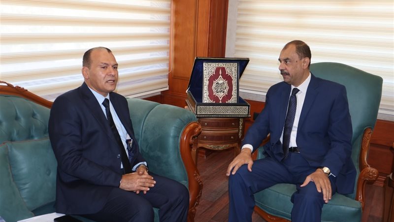 محافظ سوهاج برفقة