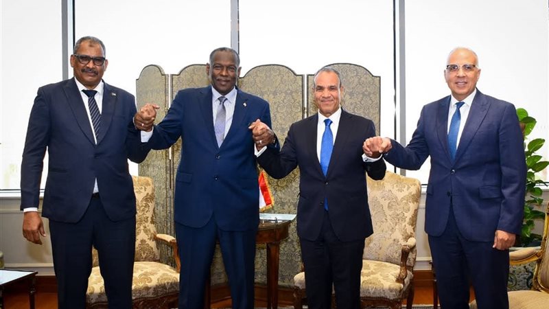 وزير الخارجية يستقبل
