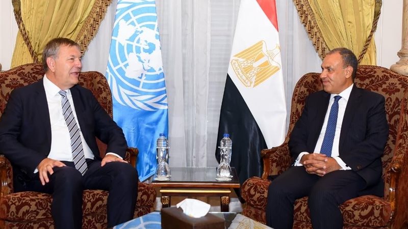 مفوض الأونروا مع