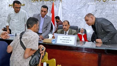 محافظ سوهاج يعقد لقاء جماهيريا موسعا لبحث شكاوى المواطنين