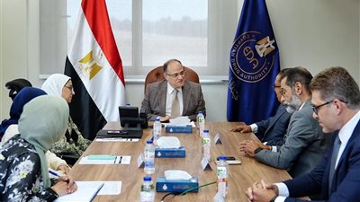 رئيس هيئة الدواء يبحث مع 