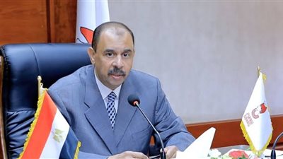 توقيع عقود تأجير وحدتي إنتاج الملابس وتصنيع الورق بمجمع عرب بني واصل الصناعي بسوهاج