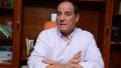 ثروت الزيني: وفرة الأعلاف وانخفاض الدولار يدعمان تراجع أسعار الدواجن إلى 50 جنيهًا 