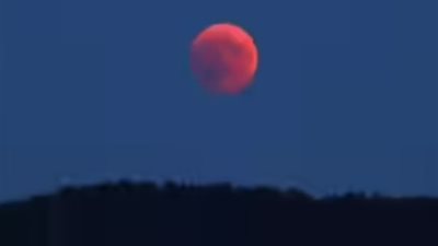 غدًا.. قمر الدم يزين سماء مصر والدول العربية في خسوف كلي نادر