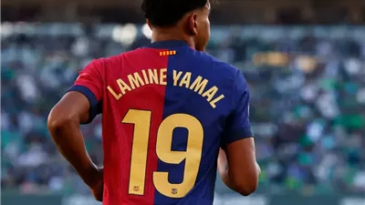 هانزي فليك يهاجم المنتخب الإسباني ويعلن غياب نجم برشلونة عن مواجهة فالنسيا