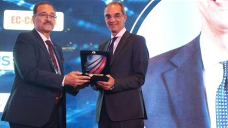 وزير الاتصالات وتكنولوجيا