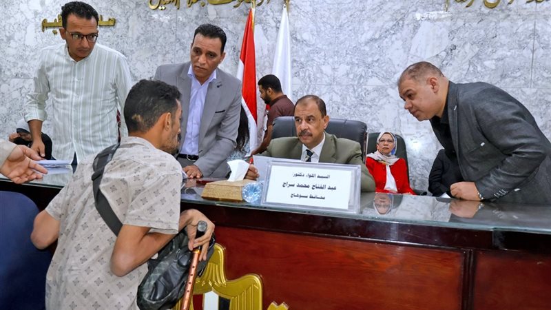 محافظ سوهاج فى لقاء