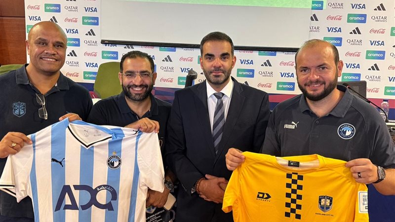 بيراميدز وأوكلاند