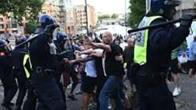 لندن تشتعل.. شغب وعنف في مظاهرات اليمين المتطرف