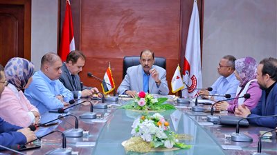 اجتماع موسع لبحث المقترح النهائي لتطوير وتجميل شارع المحطة بسوهاج