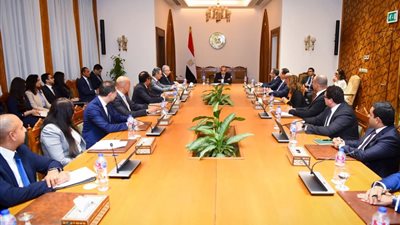 وزير الخارجية يجتمع مع قيادات وأعضاء قطاع الشئون متعددة الأطراف والأمن الدولى