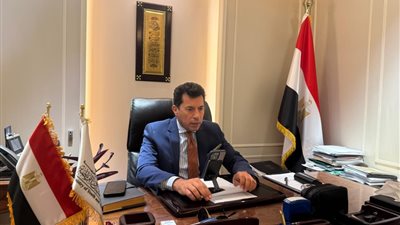وزير الرياضة يطمئن على بعثة 